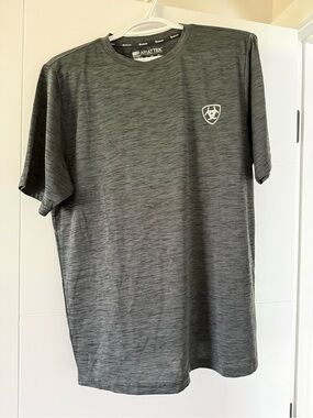 Ariat Men’s T Shirt (Size Small)